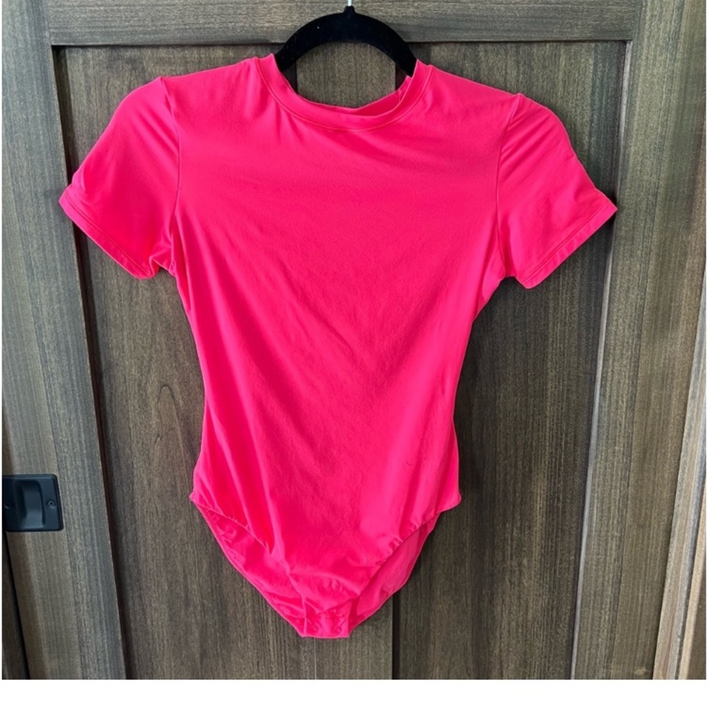 Skims t-shirt, bodysuit